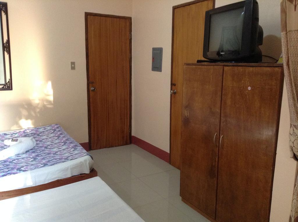Tia Mers Guest House Puerto Princesa Exterior photo