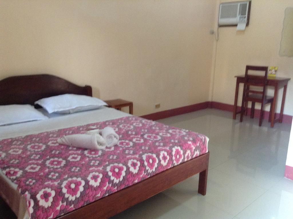 Tia Mers Guest House Puerto Princesa Exterior photo
