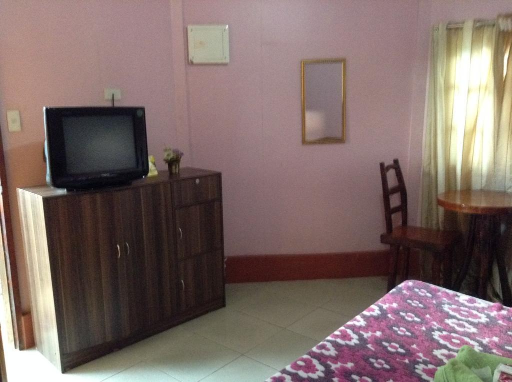 Tia Mers Guest House Puerto Princesa Exterior photo