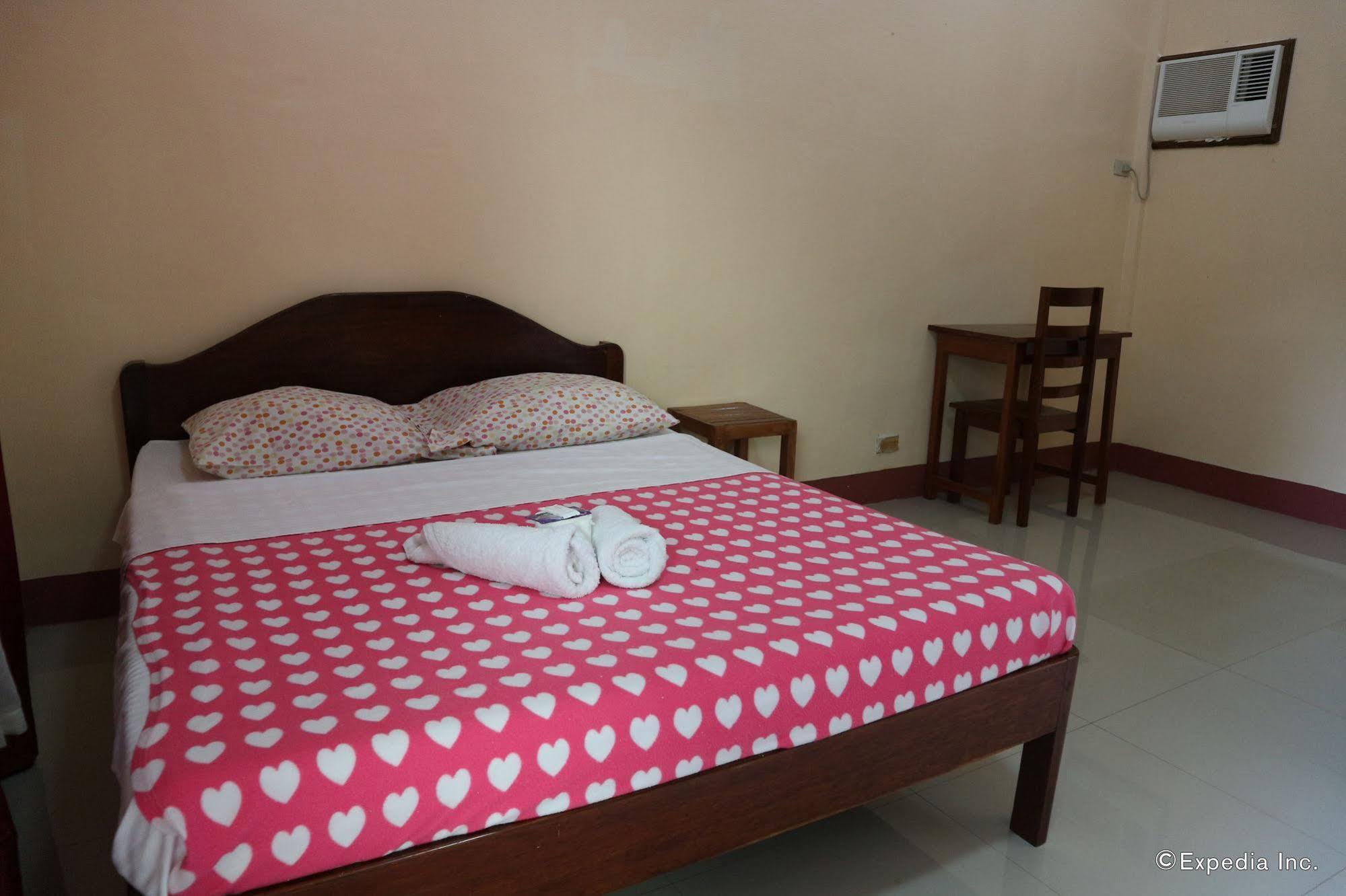 Tia Mers Guest House Puerto Princesa Exterior photo