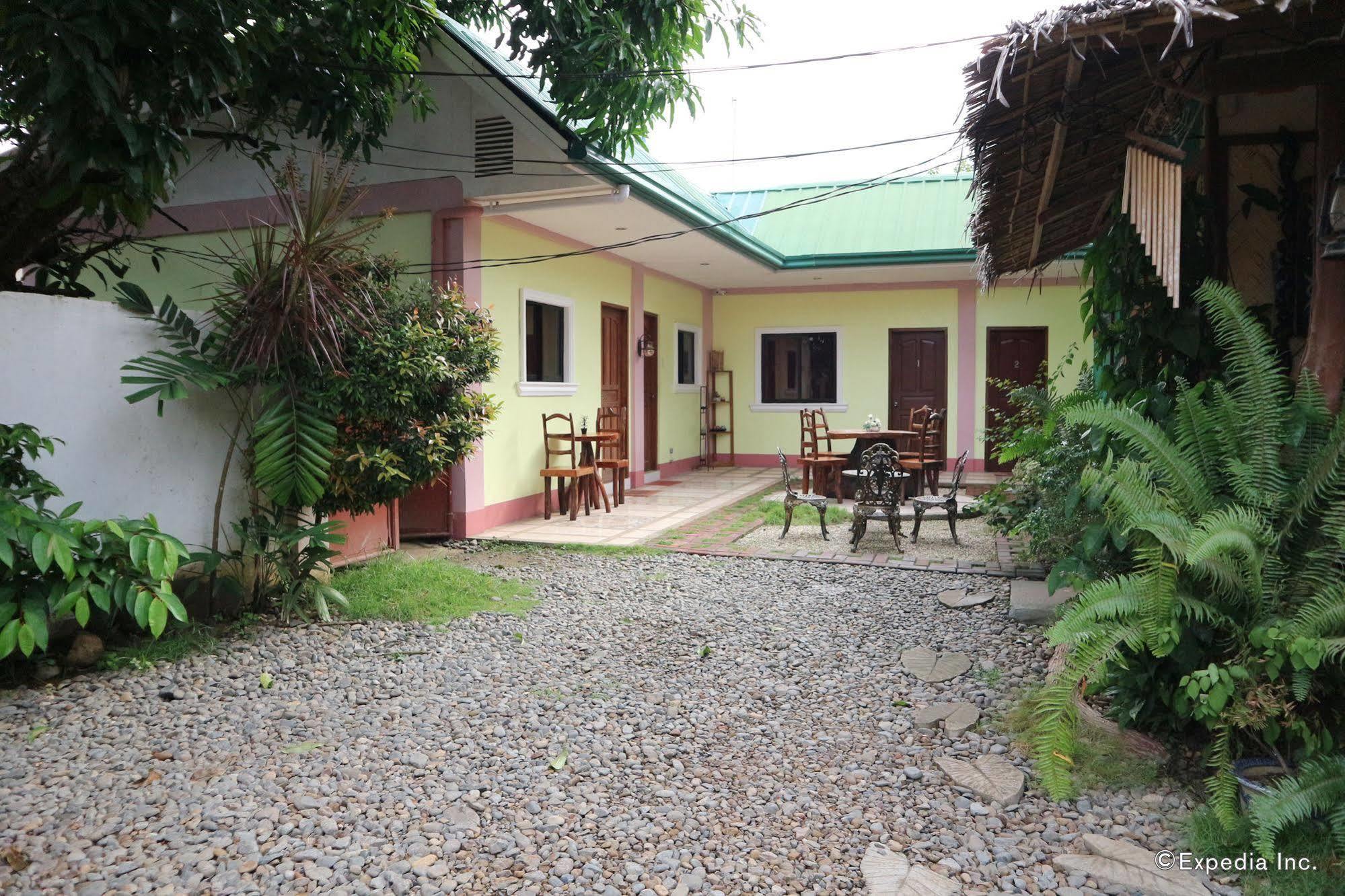 Tia Mers Guest House Puerto Princesa Exterior photo