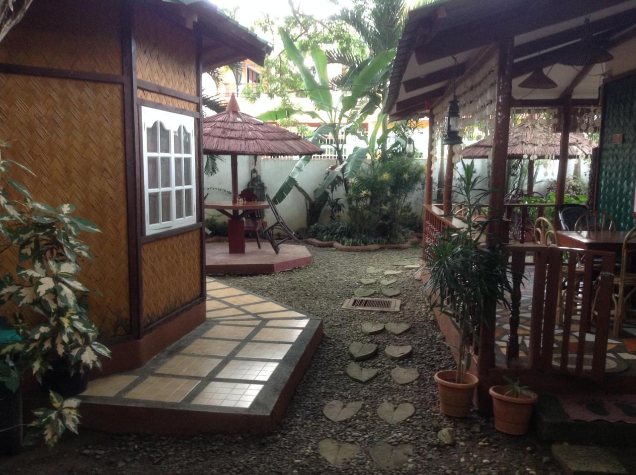 Tia Mers Guest House Puerto Princesa Exterior photo